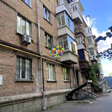 Продається 3-х кім. кв на Борщагівській 189 (сталінка)
