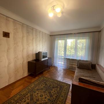 Бочарова вул., 14