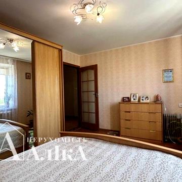 Продам 4-кімнатну квартиру з ремонтом по хорошій ціні!