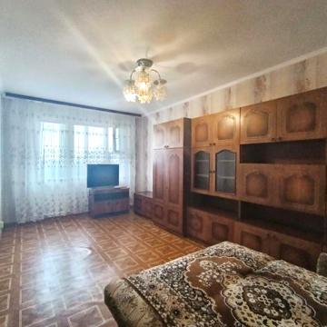Квітневий пров., 8