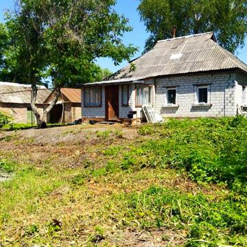 Будинок у селі Яцини