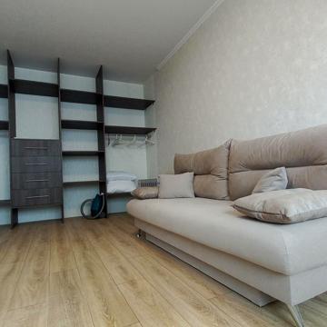 Рональда Рейгана вул., 40