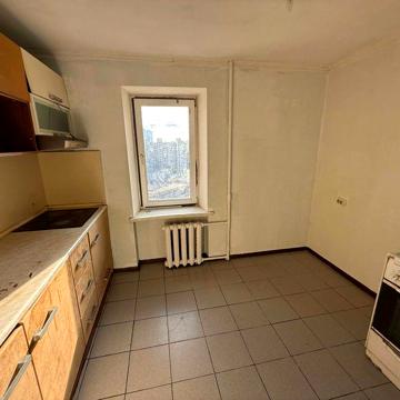 Продается 3-х комнатна раздельна квартира, Метро Вырлица,ул.Руднева 34