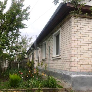 Будинок на окремій ділянці