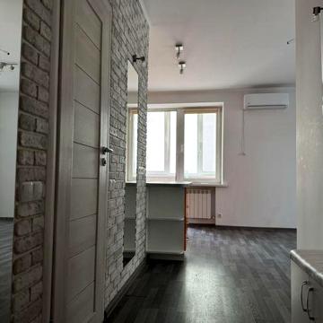 Продаж 1-кімнатна квартира біля центрального парку від власника