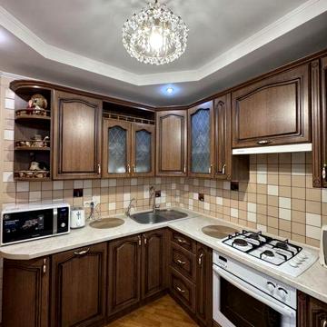 Трикімнатна квартира з ремонтом. Коновальця 4