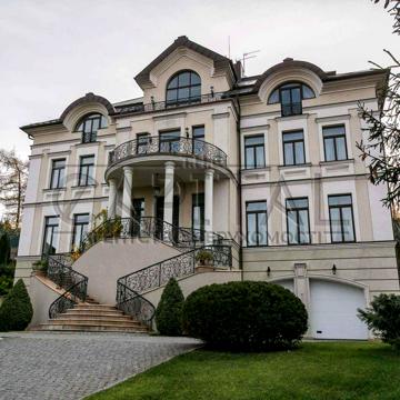 Пирятинська вул., 19