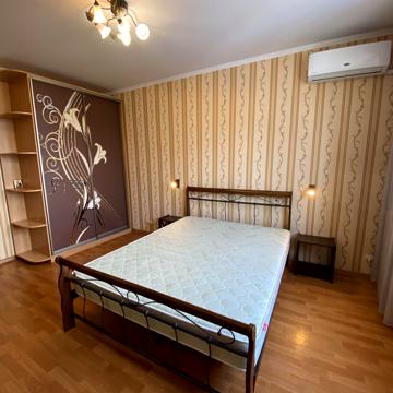 Бориса Гмирі вул., 6