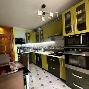 Продам трикімнатну квартиру чешку