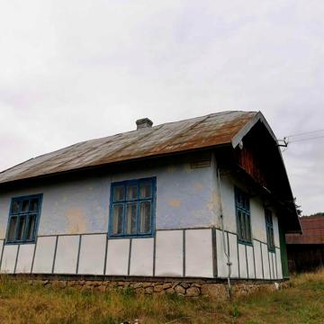 Деревяна хата під розбір, старе дерево