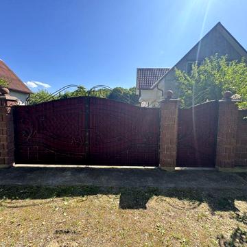 Продам будинок біля міста