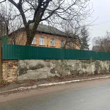 Продаж будинку в центрі села Лісники, 6 соток