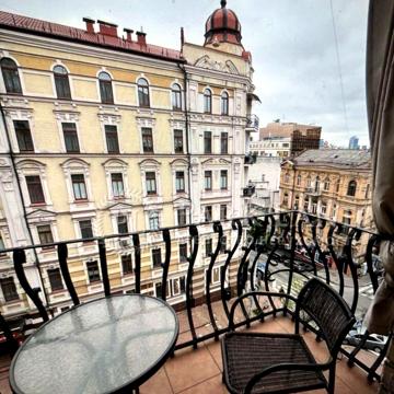 Софіївська вул., 16/16