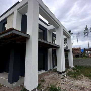 Сосновий ліс в поєднаані з сучасним дизайном, це дуплекс у WISE HOMES