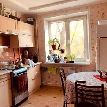 Продам двухкомнатную л/берег 2 этаж, бульвар Строителей