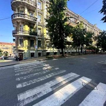 3-кімнатна квартира в центрі Києва, вул. Лютеранська, 7/10, 118 м²
