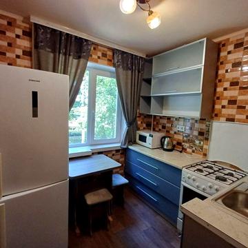 Сдам 2 к кв 2/5 в центре Хтз, проспект Александровский 168