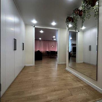 Центр міста! Сучасна трикімнатна квартира.