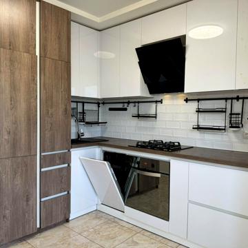 Миру вул., 30