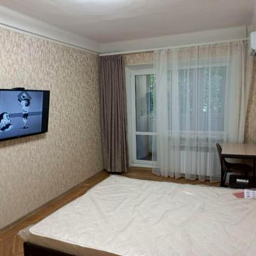 Варненська вул., 5