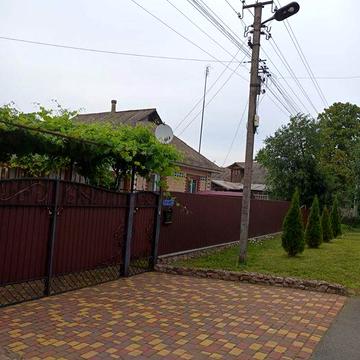 Будинок у Борзні — усе для життя: меблі, техніка, сад, город