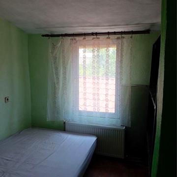 Здам 1/2 будинку/2-й поверх,вул.Стеценка.Дві суміжні невеликі кімнати.