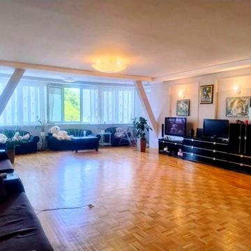Продам простору 3-кімнатну квартиру  Аркадіївська Гоголя Центр 150кв.м