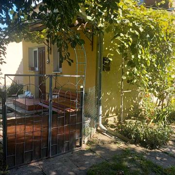 Продається світла мебльована 2-х кімнатна квартира у котеджу (власник)