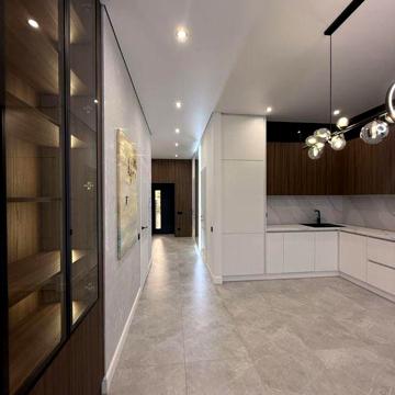 luxury таун з ремонтом! Топова локація!  165 м2