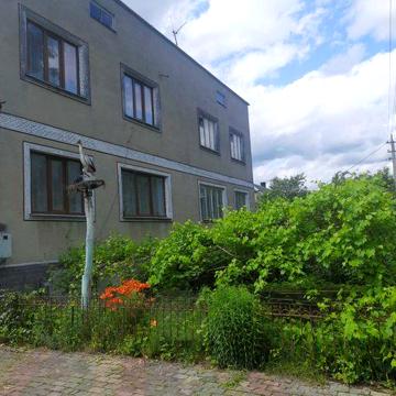 Половина двохповерхового житлового будиноку