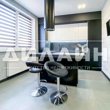 Дніпровські Пороги вул., 888