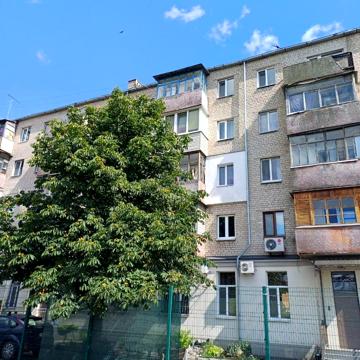 Універсальна вул., 19