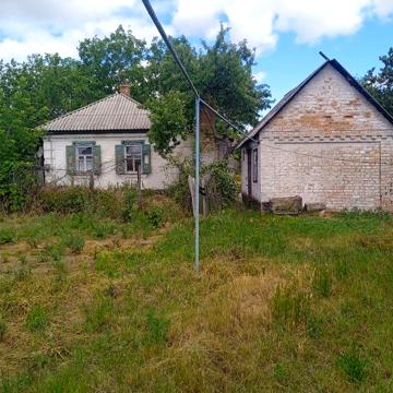 Продам дві суміжні ділянки з будинком