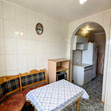 Без комісії. Продається 3 кімнатна роздільна  квартира. Виноградар.