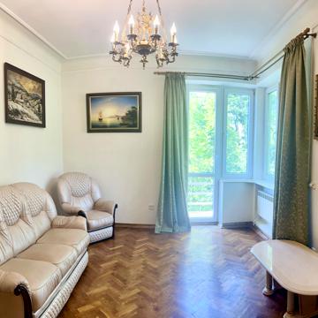 Чернігівська вул., 15