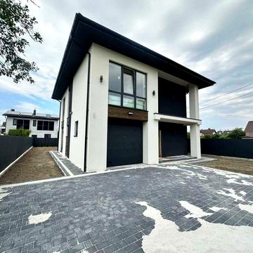Продам будинок в Крихівцях з якісним ремонтом.