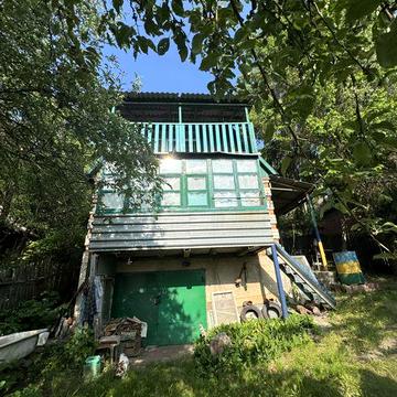 Продам дачний будинок з земельною ділянкою