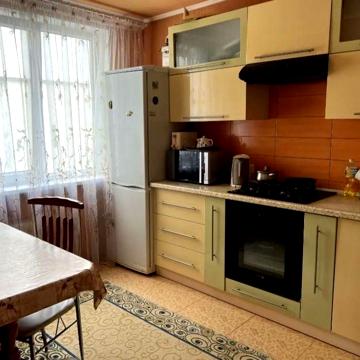 Продам 3 кімнатну квартиру Чорних Запорожців!