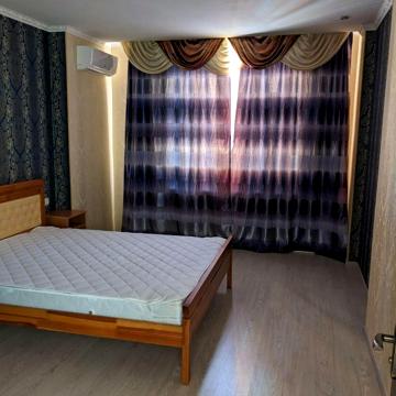 Середня вул., 24 к1