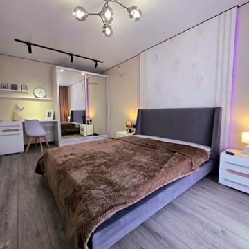 Якова Гніздовського вул., 8