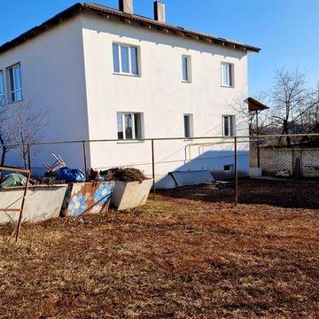 Продам 2х этажный дом.