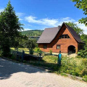 Прикарпатська, 1