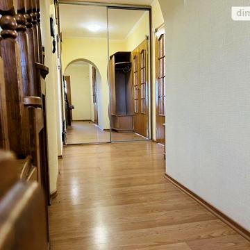 Довгострокова оренда 4к Квартира Степана Бандери вулиця