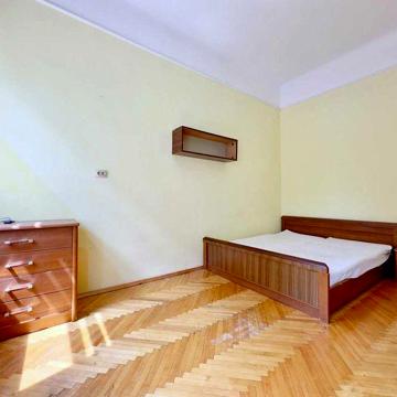 Здається в оренду 1-к квартира на вул. Клепарівська, Ближній Центр