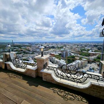 5 кв з терасою центр