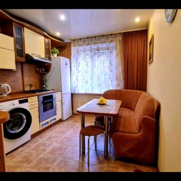 Набережна Перемоги вул., 108