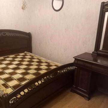 Мілютенка вул., 10/1