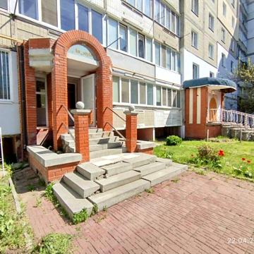 Продається 4х кімнатна квартира 74м² з окремим входом .Доси