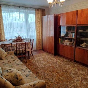 Продам чотирикімнатну квартиру в Гусятині (Тернопільська область)