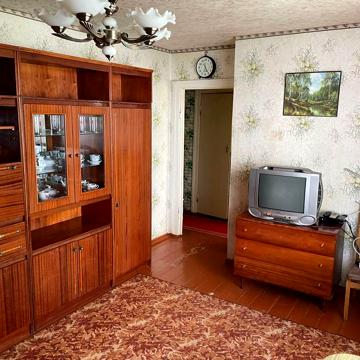 Двокімнатна квартира з автономним опаленням, цегляний будинок